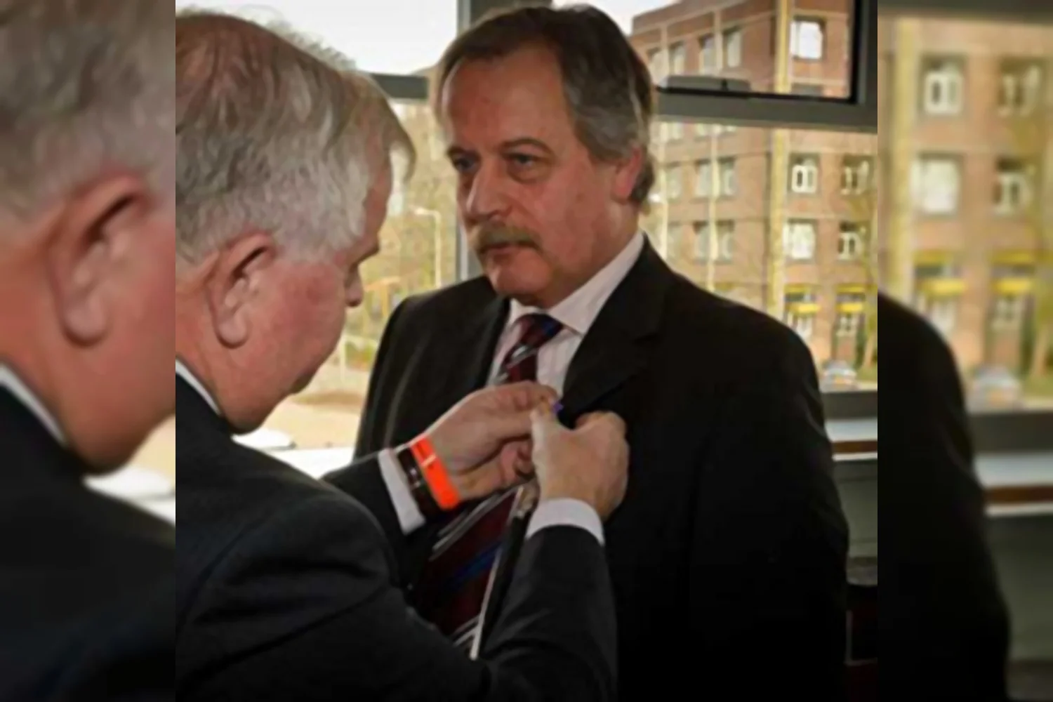 Toernooidirecteur Eric Bakker geridderd