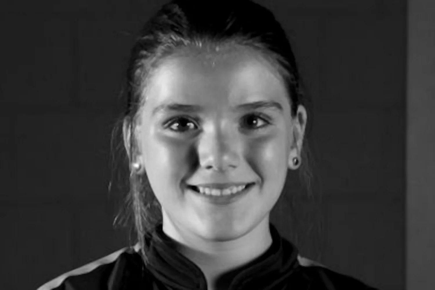 Guusje de Vries krijgt Lotte Jonathans prijs