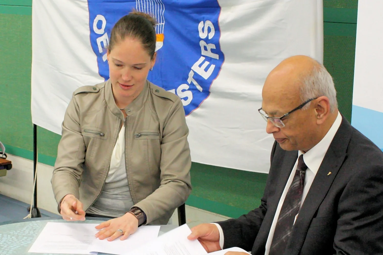 Badminton Nederland en Vereniging voor Badminton Oefenmeesters zetten handtekening onder nieuwe samenwerking