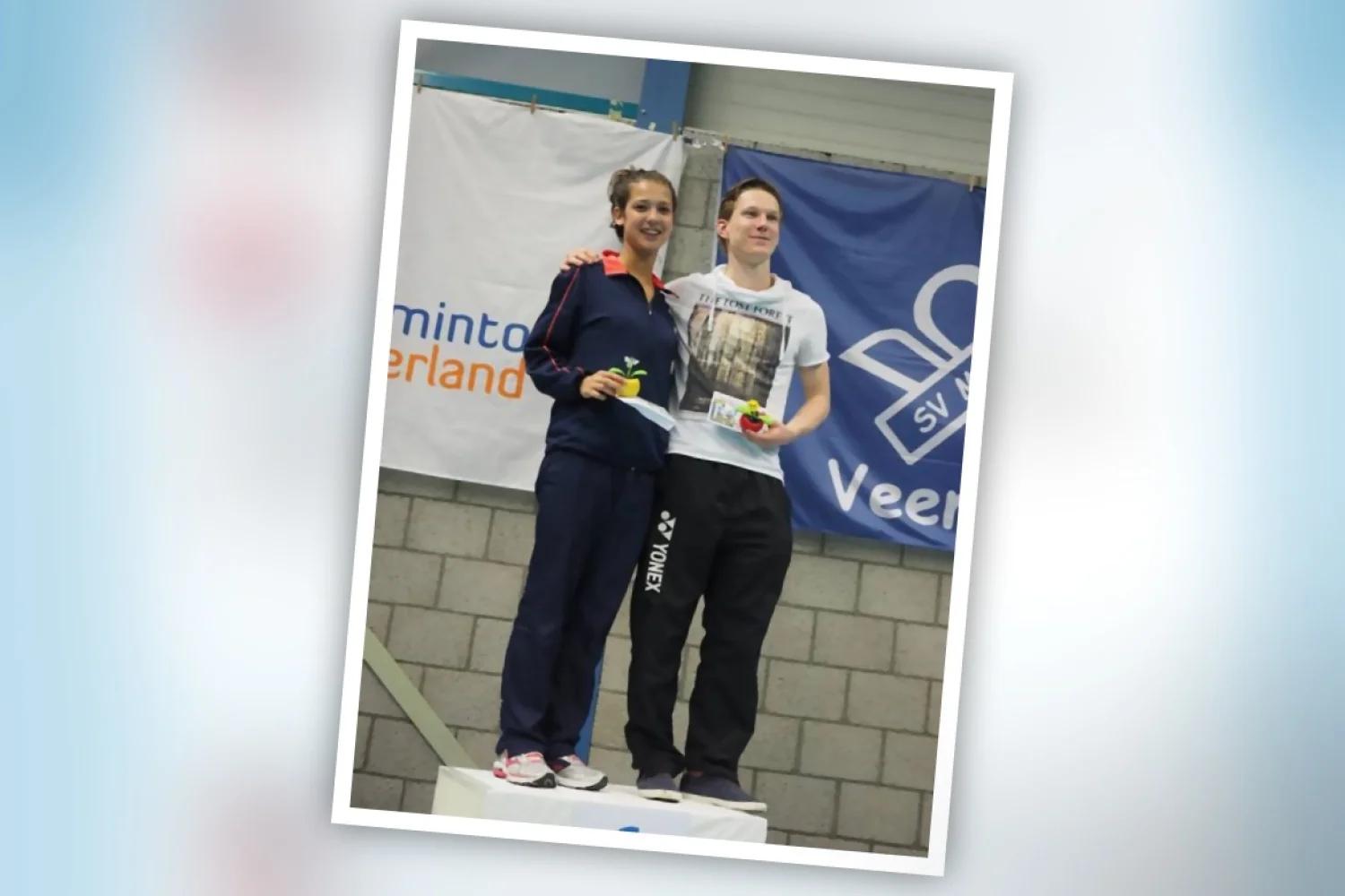 Bodyboarden op een badmintonbaan in Veendam