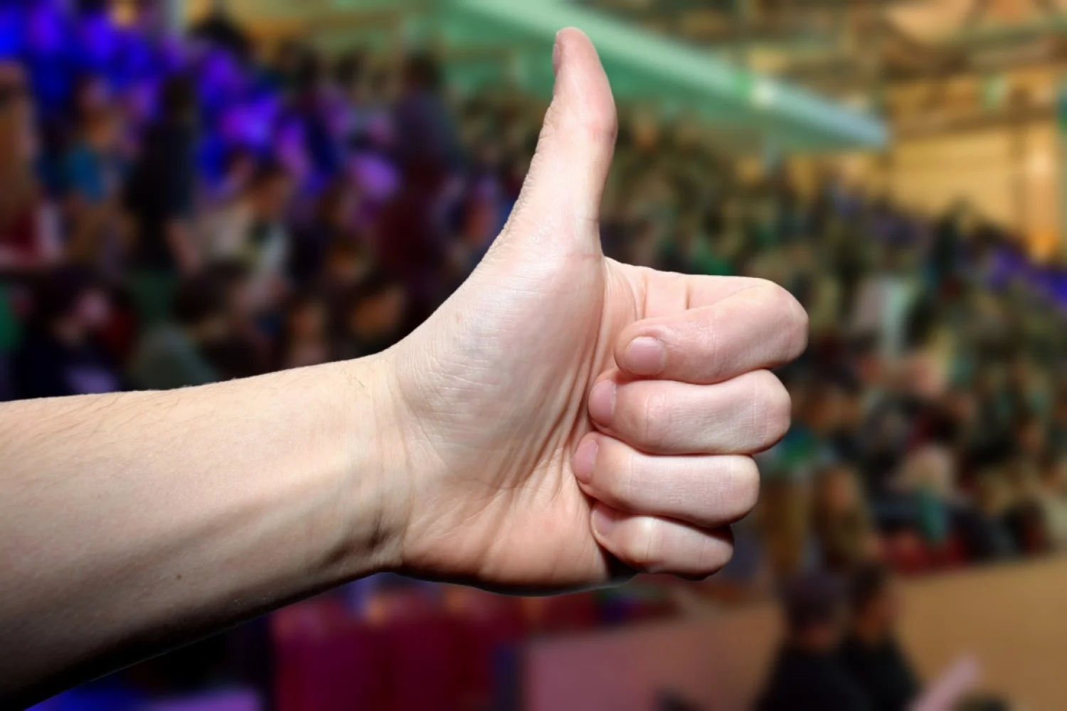 Geef de bevolking brood en spelen!