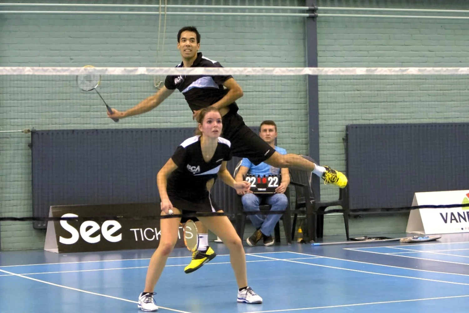 Onthoofde topper in Carlton Eredivisie