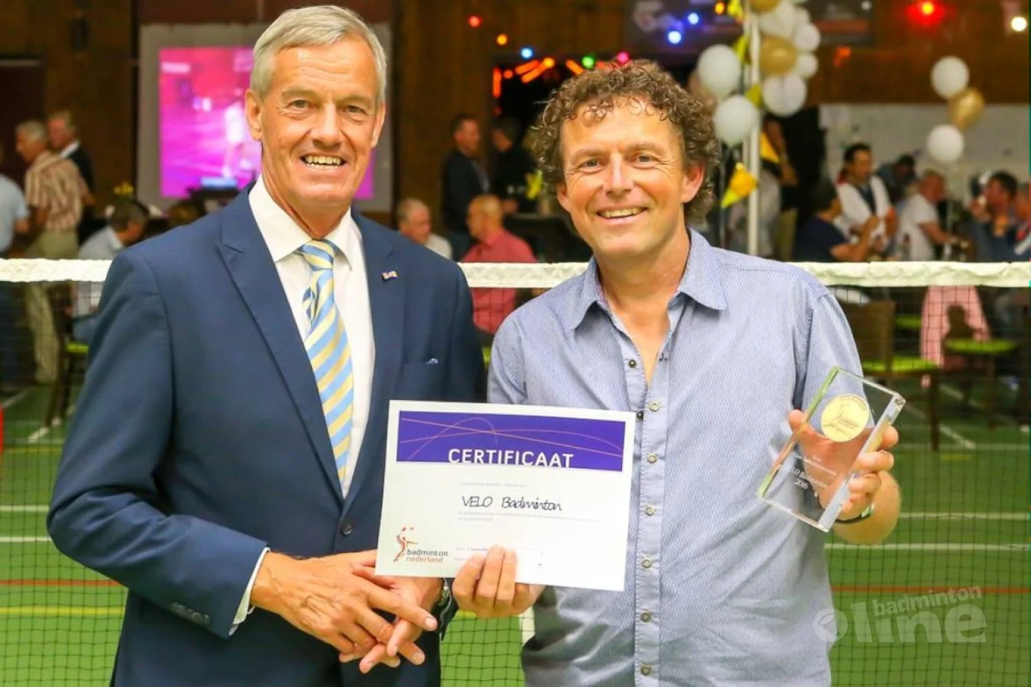 Erepenning voor 50-jarig VELO Badminton