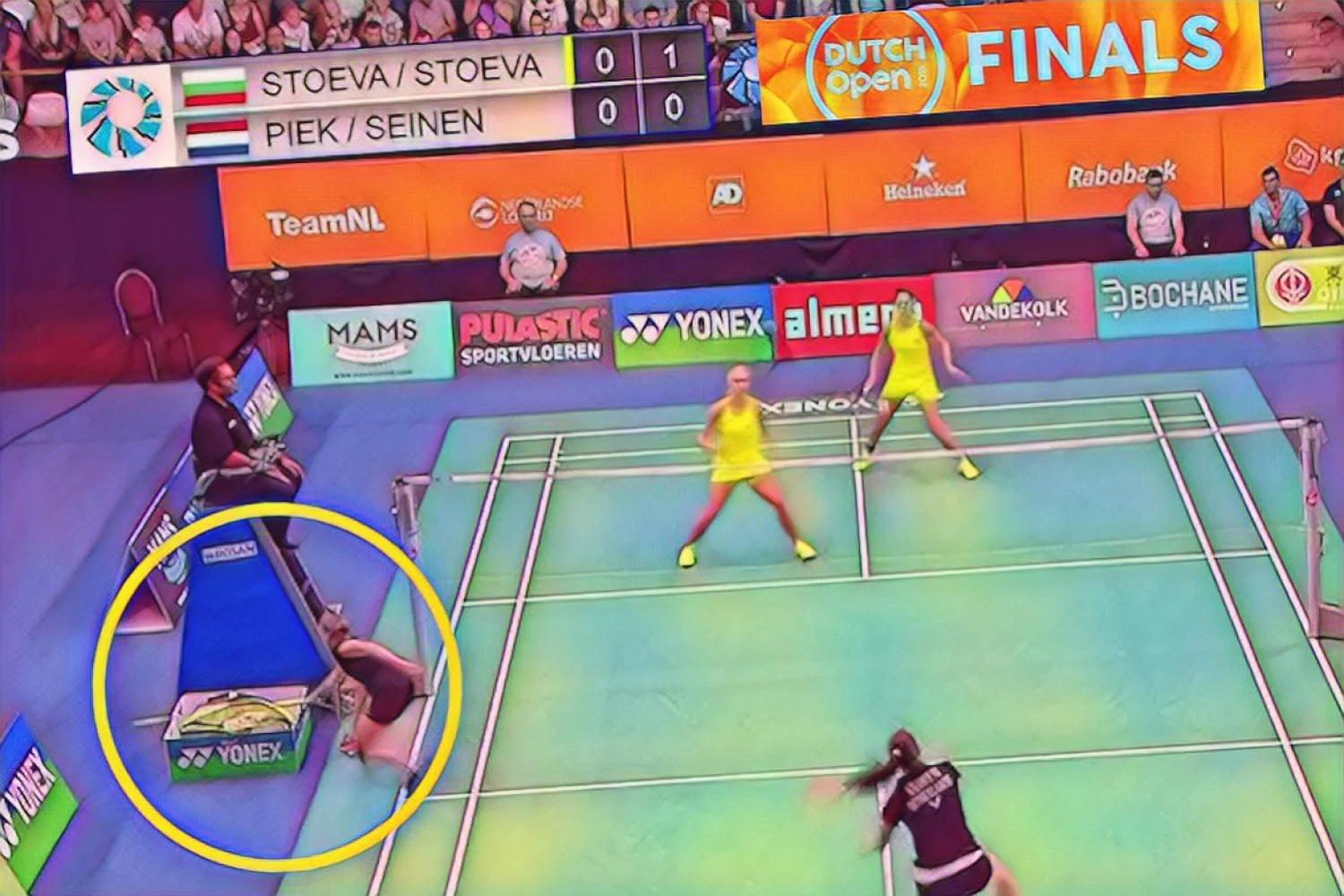 Spectaculaire dubbele racketwissel met Selena Piek tijdens vrouwendubbelfinale Yonex Dutch Open 2018