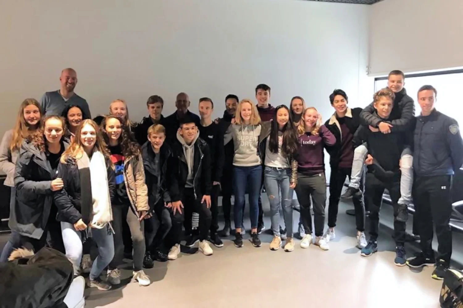 Grote groep jeugdbadmintonners naar Finland