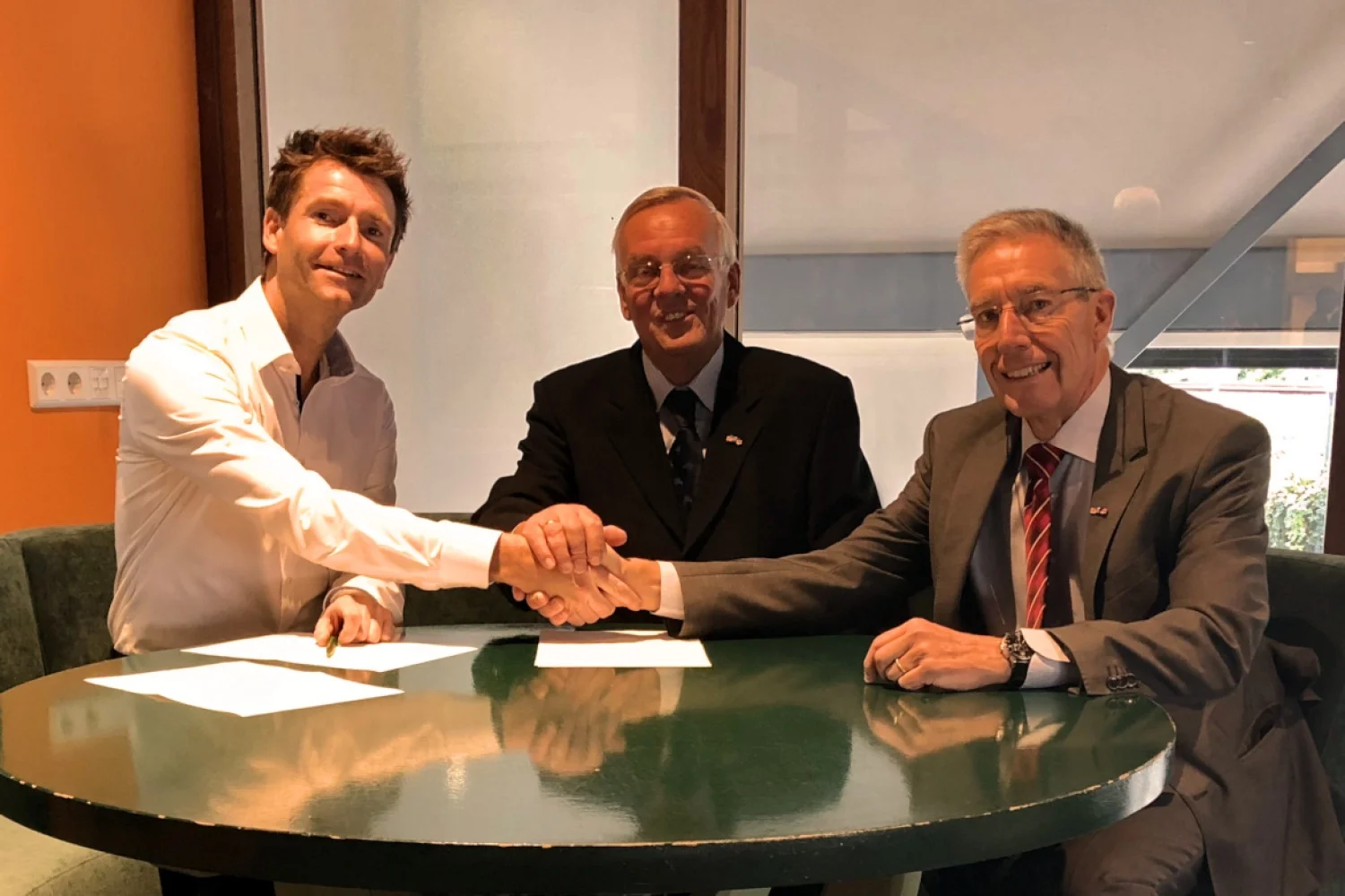 Online broker DEGIRO drie jaar hoofdsponsor Duinwijck-hal