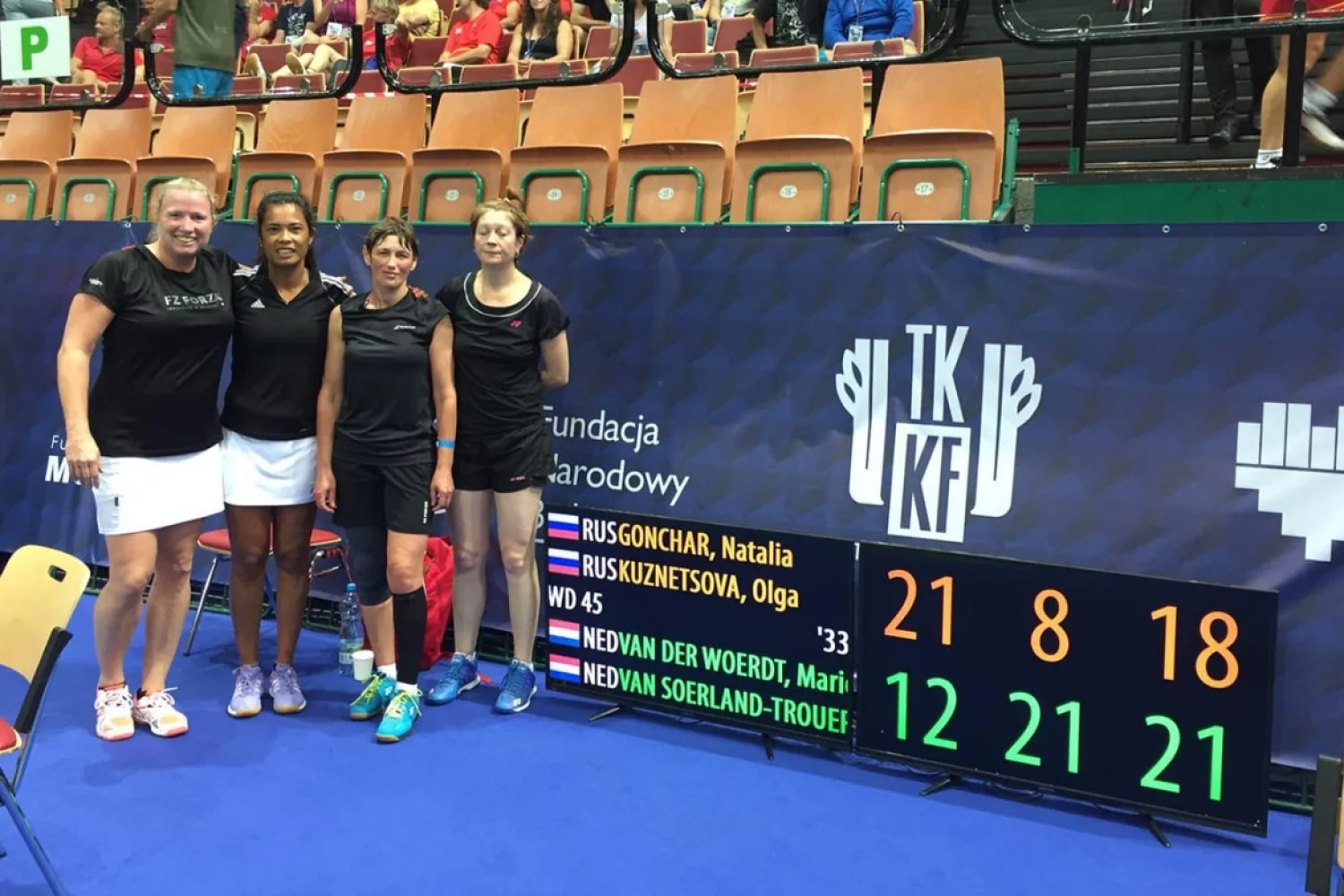 Georgy van Soerland-Trouerbach en Marielle van der Woerdt wereldkampioen veteranenbadminton WD45