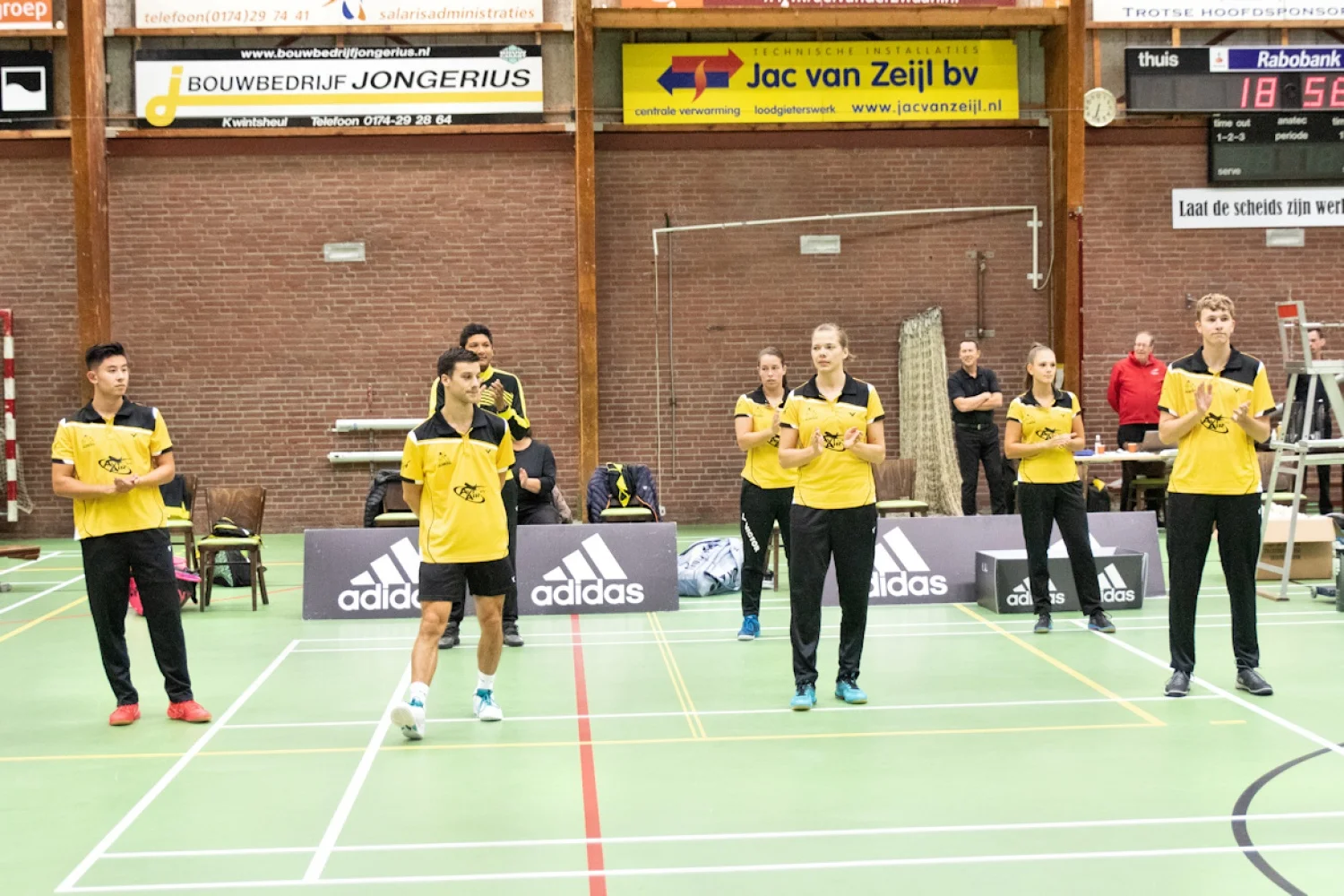 Almere start met zege op VELO