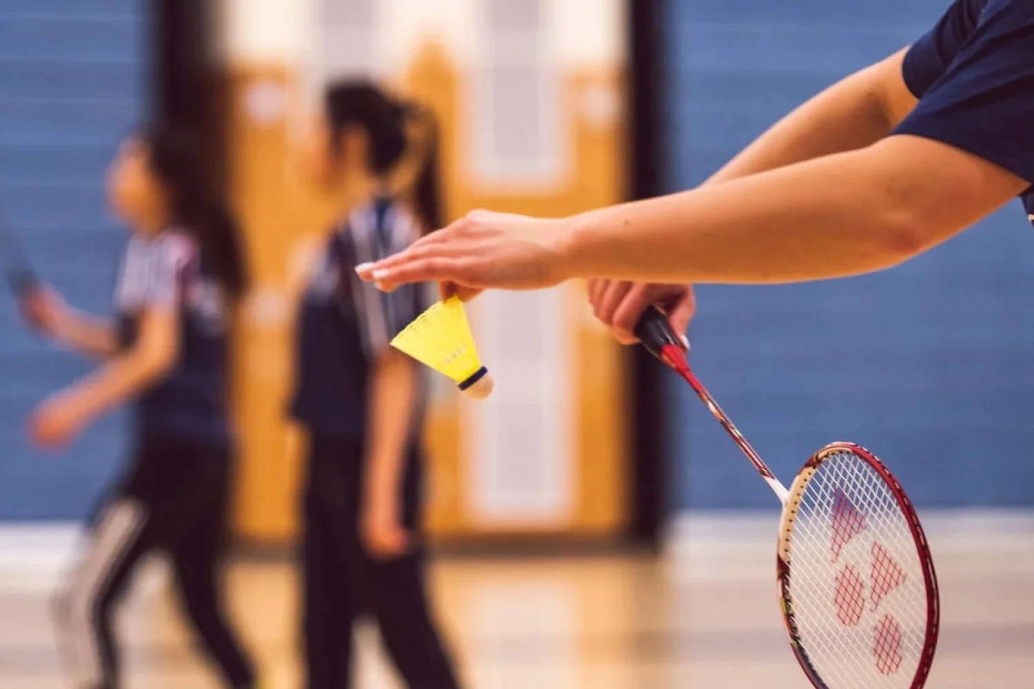 Hoe kun je je badmintonspel verbeteren?
