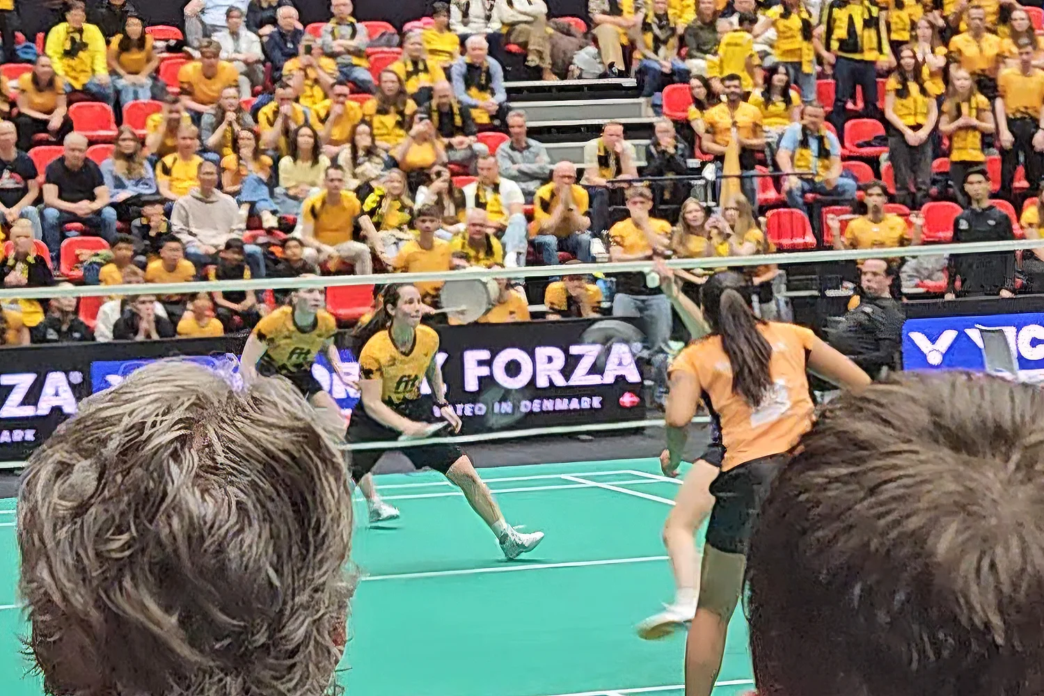 Almere slaat terug: Cheryl Seinen en Kirsten de Wit trekken stand gelijk