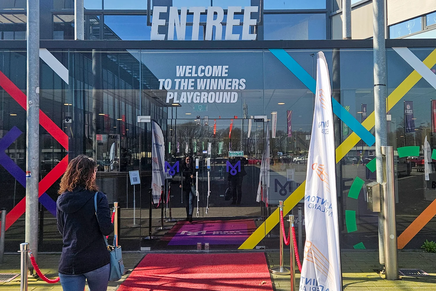 De Maaspoort in Den Bosch stroomt vol met Duinwijck en Almere supporters: klaar voor de finale!