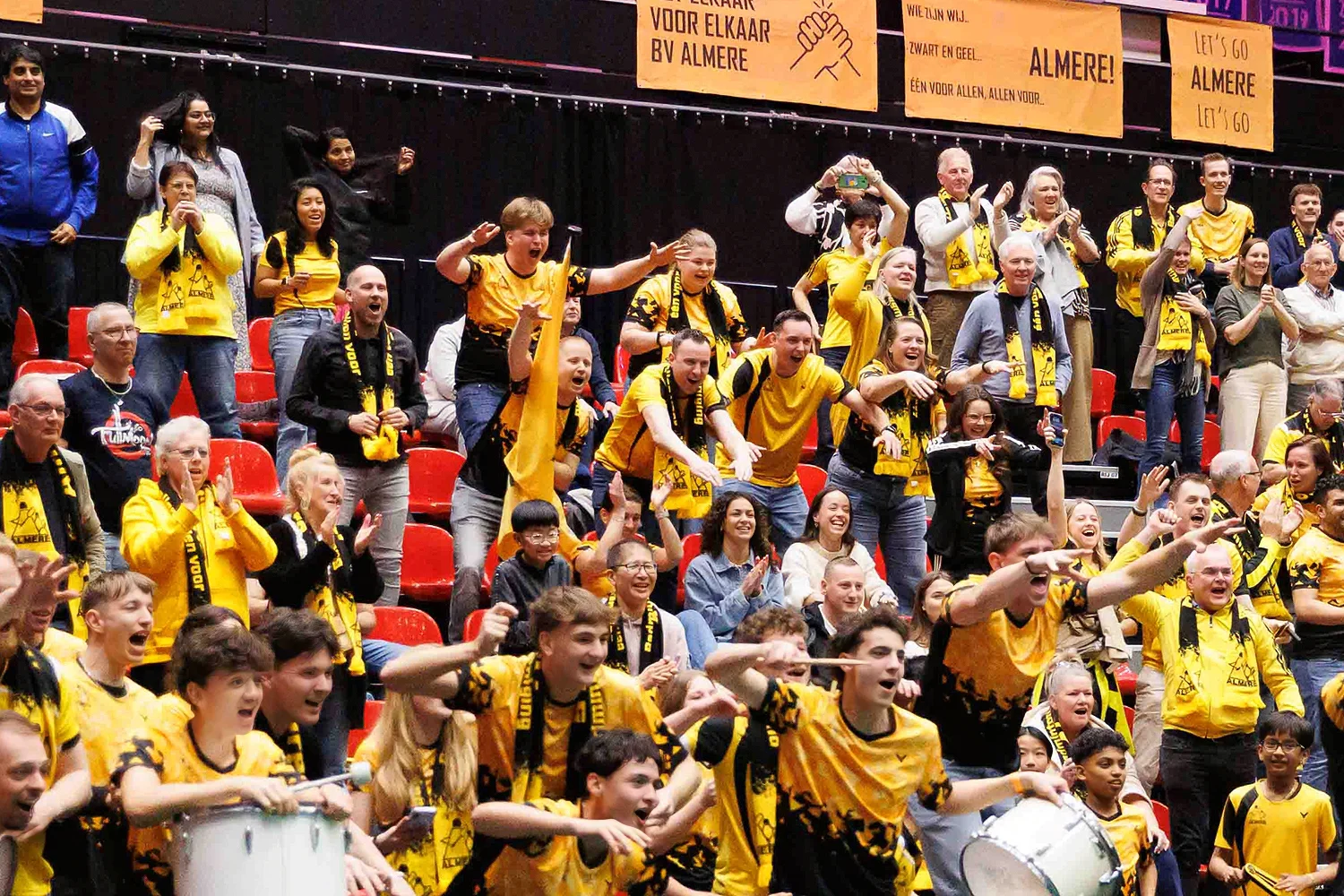 Almere verliest thriller om landskampioenschap