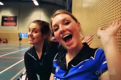 Team 6 van BC Hillegom praat fans bij in badmintonvlog