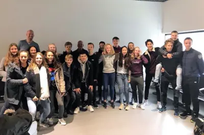 Grote groep jeugdbadmintonners naar Finland